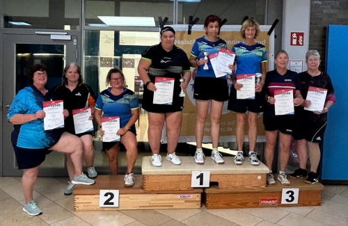 Seniorinnen 40/50/60  2. von links Christel Wetzstein (Sen 40 2. Platz & 2. Platz Doppel)